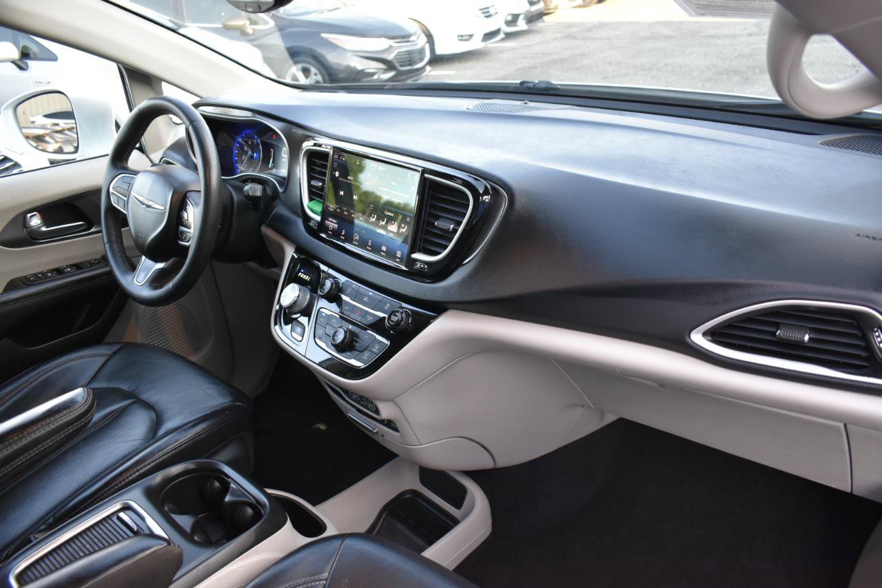 Used 2022 Chrysler Pacifica Touring-L FWD image 13
