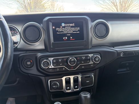 Used 2021 Jeep Wrangler Willys AWD/4WD image 19