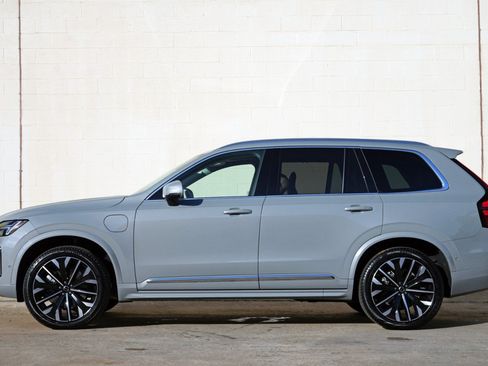 Used 2025 Volvo XC90 T8 Ultra w/ Protection Package Premier AWD/4WD image 9