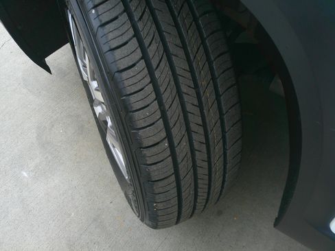 Used 2021 GMC Acadia SLT w/ Technology Package image 15