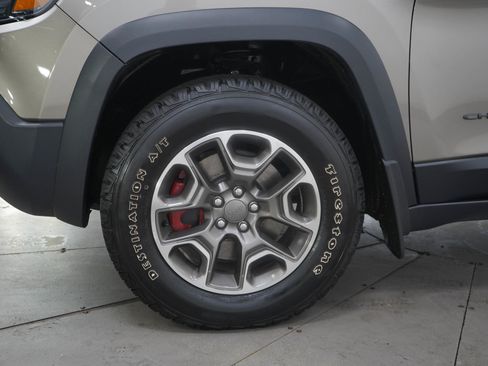 Used 2020 Jeep Cherokee Trailhawk w/ Comfort/Convenience Group AWD/4WD image 28