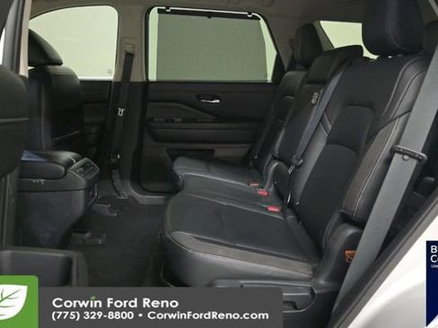 Used 2023 Nissan Pathfinder SL image 11