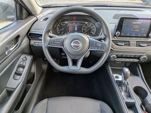 Used 2025 Nissan Altima 2.5 SV image 16