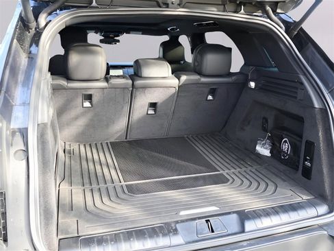 Used 2023 Land Rover Range Rover Sport SE image 16