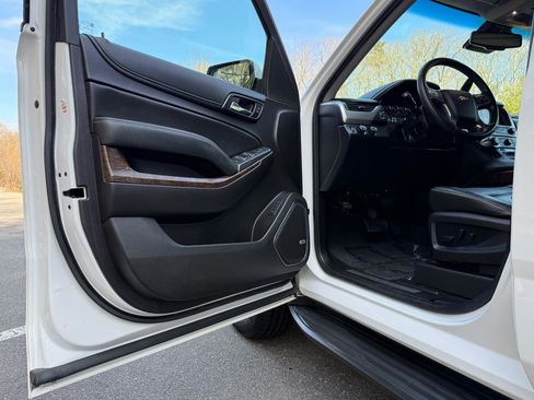Used 2018 Chevrolet Tahoe LT image 11
