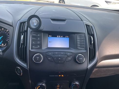 Used 2019 Ford Edge SE FWD image 8
