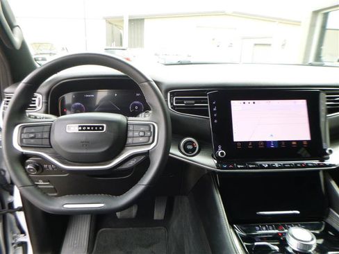 Used 2023 Jeep Wagoneer L Series II AWD/4WD image 14