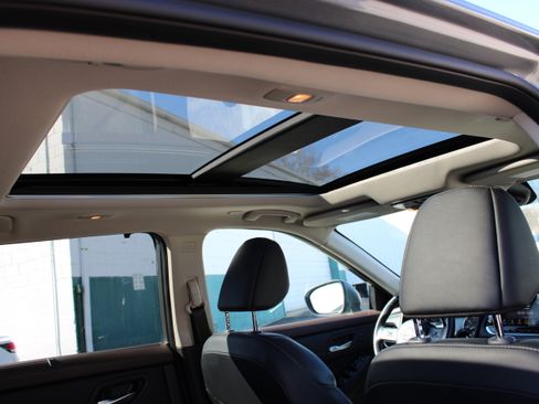 Certified 2023 Nissan Rogue SL w/ SL Premium Package image 16