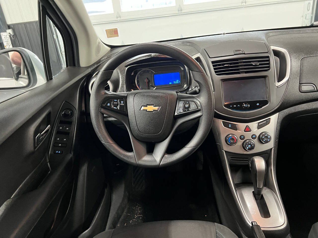 Used 2016 Chevrolet Trax LT w/ LT Sun and Sound Package FWD image 8
