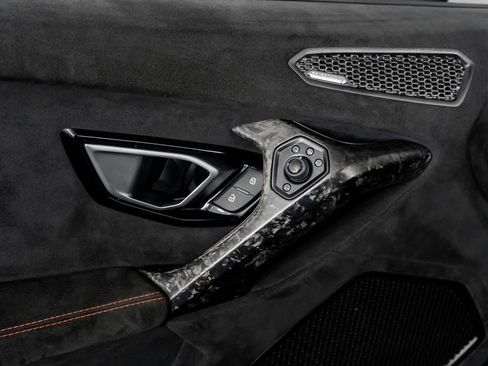 Used 2018 Lamborghini Huracan Performante AWD/4WD image 54