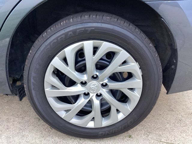 Used 2018 Toyota Corolla LE FWD image 6