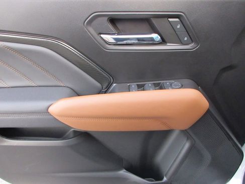 Used 2024 GMC Canyon AT4 w/ Technology Package image 25