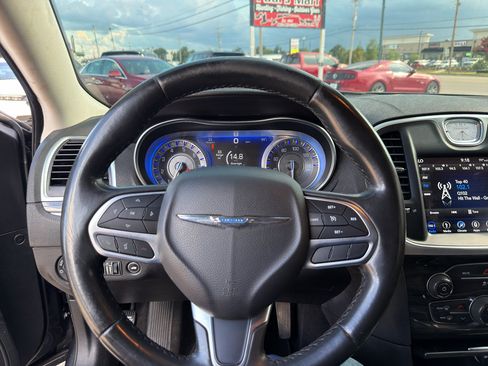 Used 2019 Chrysler 300 Touring w/ Sport Appearance Package RWD image 32