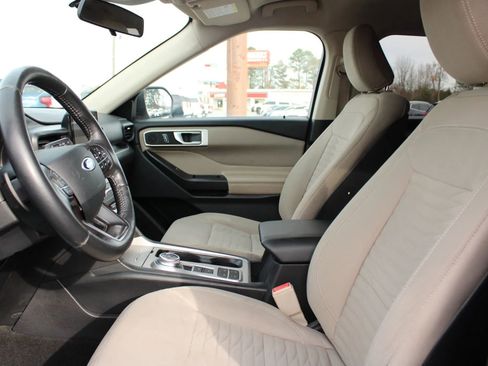 Used 2020 Ford Explorer XLT w/ Class III Trailer Tow Package image 16