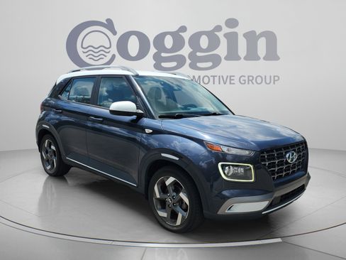 Used 2020 Hyundai Venue FWD image 7