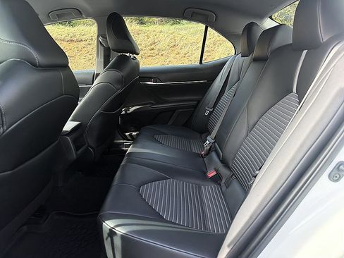 Used 2021 Toyota Camry SE FWD image 17