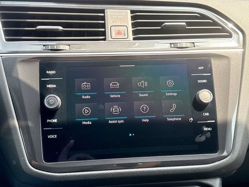 Used 2022 Volkswagen Tiguan SE R-Line FWD image 20