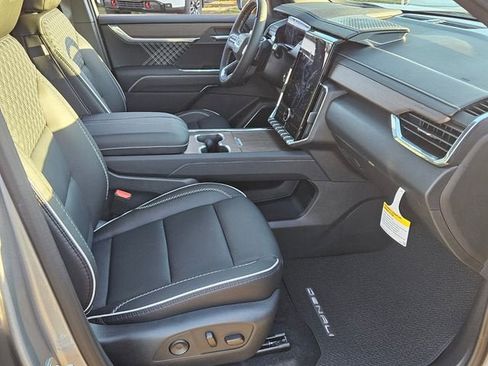 New 2026 GMC Acadia Denali w/ Super Cruise Package image 17