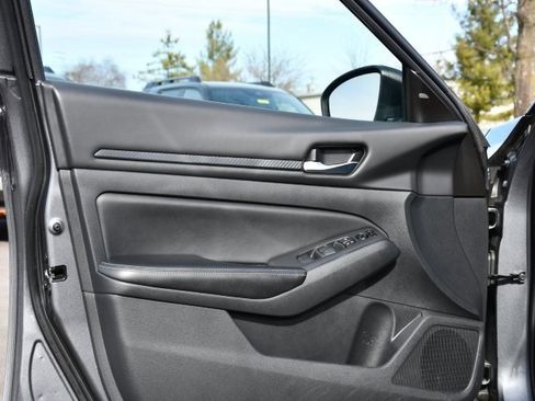 Used 2024 Nissan Altima 2.5 SV image 13