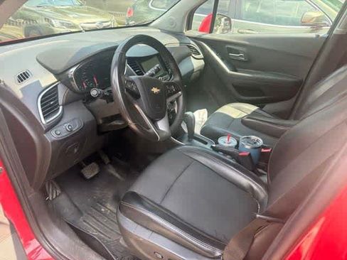 Used 2017 Chevrolet Trax LT w/ LT Convenience Package AWD/4WD image 15
