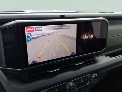 Used 2024 Jeep Gladiator Mojave image 22