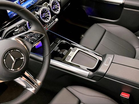 New 2025 Mercedes-Benz GLA 250 image 8