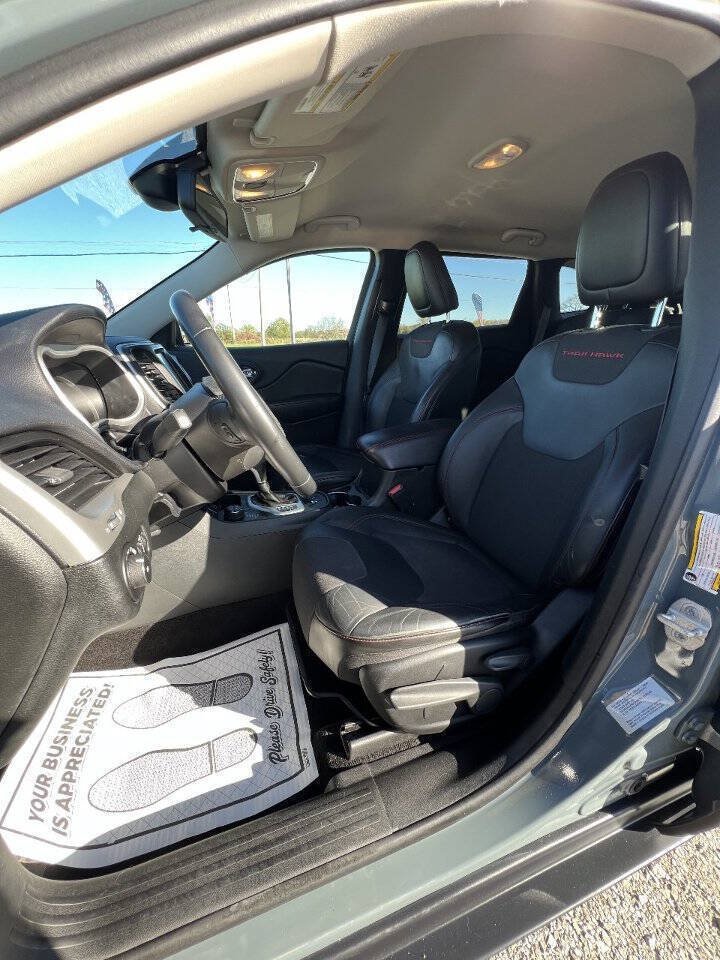 Used 2015 Jeep Cherokee Trailhawk AWD/4WD image 13