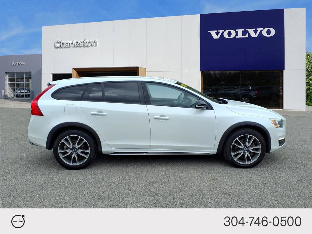 Used 2016 Volvo V60 T5 Cross Country AWD/4WD image 2