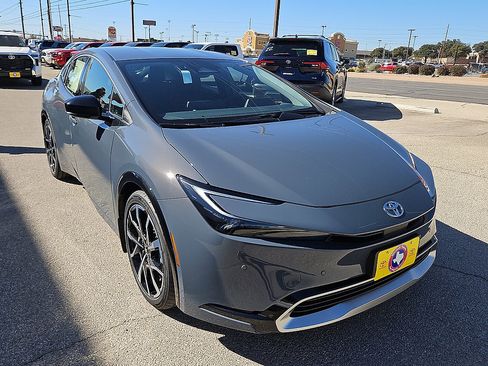New 2026 Toyota Prius Plug-In Hybrid FWD image 4