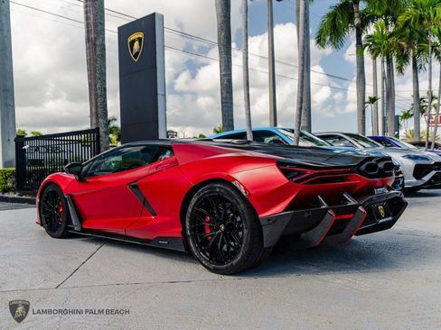 Used 2025 Lamborghini Revuelto AWD/4WD image 3
