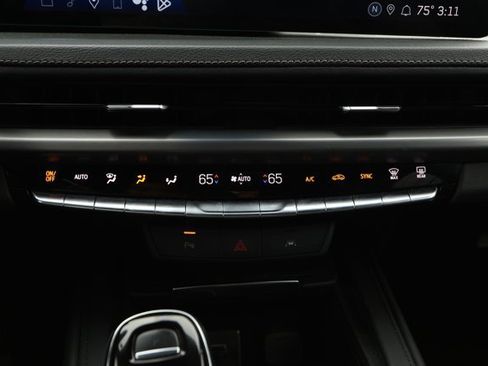 Used 2024 Cadillac XT4 Premium Luxury image 17