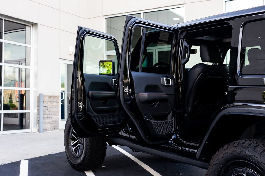 Used 2024 Jeep Wrangler Unlimited Rubicon AWD/4WD image 14