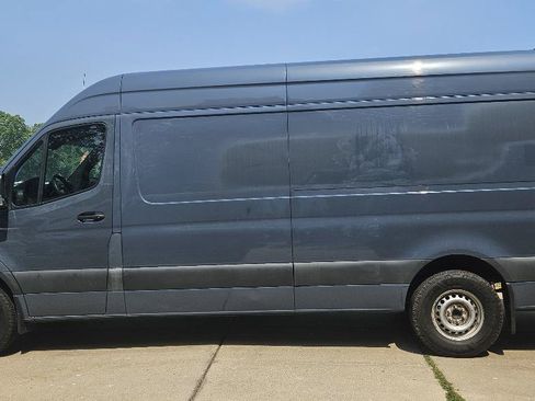 Used 2019 Mercedes-Benz Sprinter 170 image 4