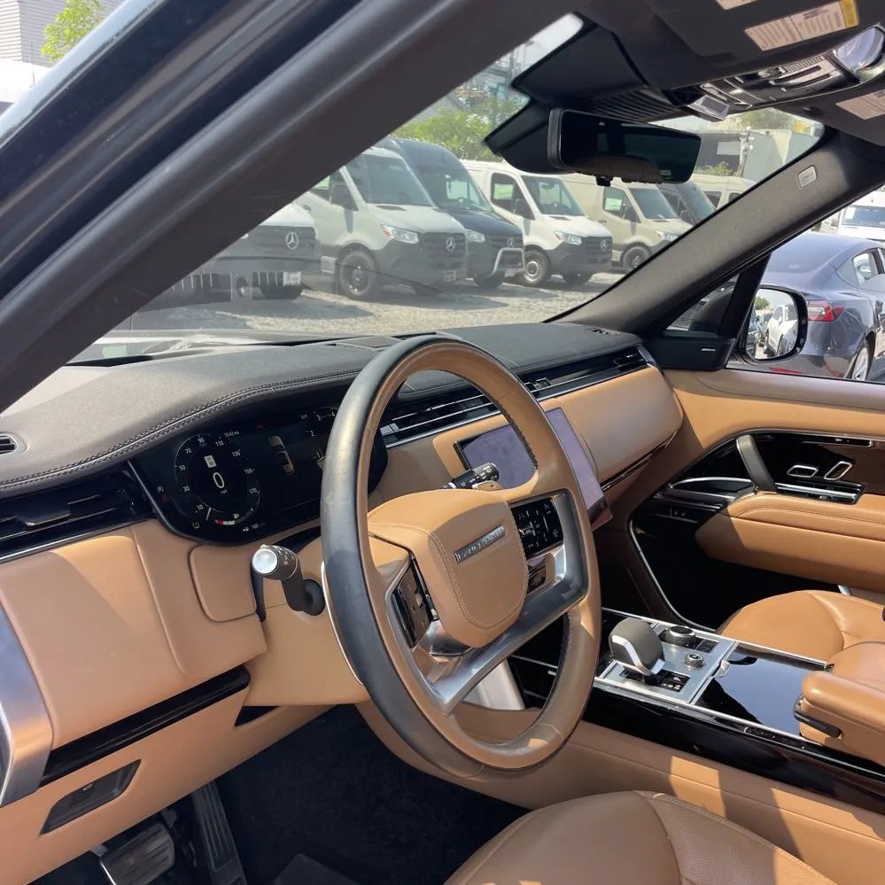 Used 2023 Land Rover Range Rover SE AWD/4WD image 2