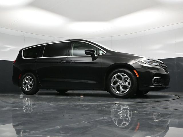 Certified 2024 Chrysler Pacifica Limited FWD image 60
