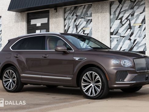 Used 2024 Bentley Bentayga Azure image 18