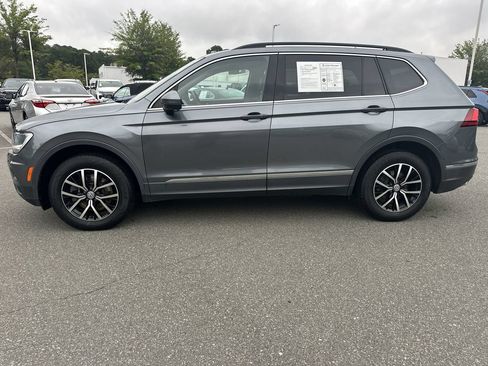 Used 2021 Volkswagen Tiguan SE FWD image 2