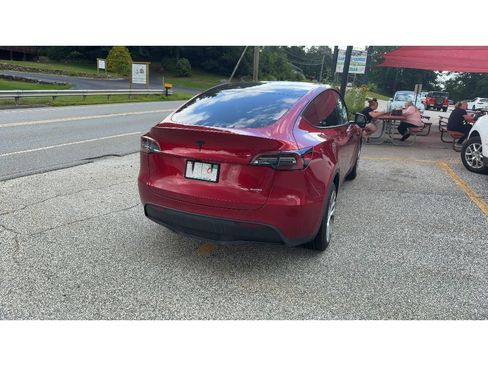 Used 2024 Tesla Model Y Long Range AWD/4WD image 3