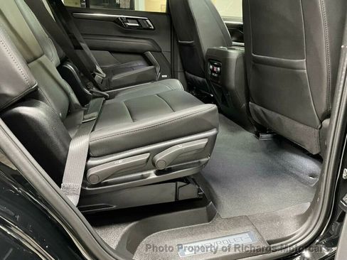 Used 2025 Chevrolet Tahoe Z71 w/ Comfort Package image 23