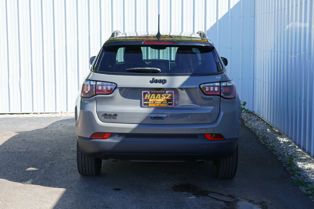 Used 2023 Jeep Compass Latitude w/ Sun and Sound Group AWD/4WD image 5