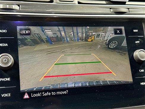 Used 2021 Volkswagen Tiguan SEL Premium R-Line image 16