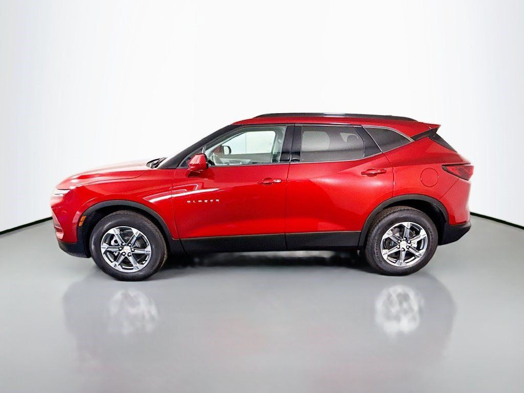 Used 2026 Chevrolet Blazer LT w/ Convenience Package AWD/4WD image 6