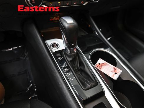 Used 2022 Nissan Altima 2.5 SV w/ SV Premium Package FWD image 13