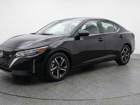 Used 2025 Nissan Sentra SV image 3