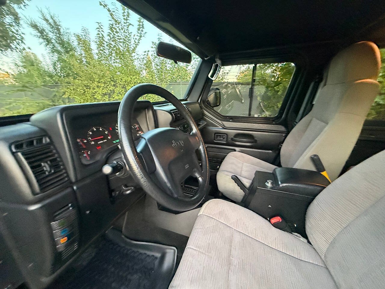 Used 2004 Jeep Wrangler 4WD image 13
