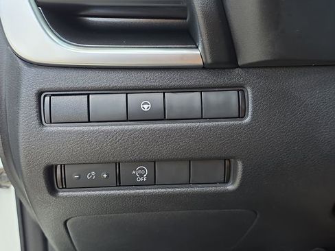 Certified 2023 Nissan Rogue SV image 27