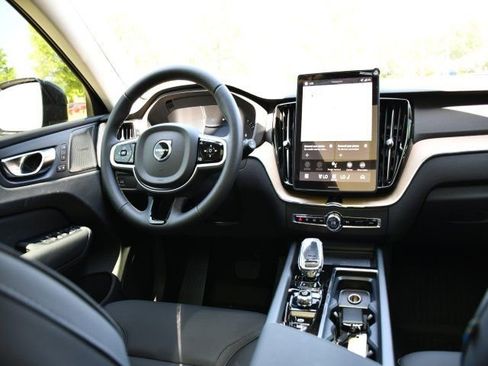 New 2026 Volvo XC60 B5 Plus w/ Protection Package Premier AWD/4WD image 18