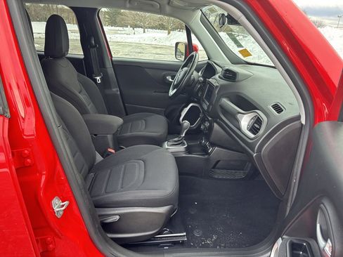 Used 2018 Jeep Renegade Latitude w/ Cold Weather Group image 26