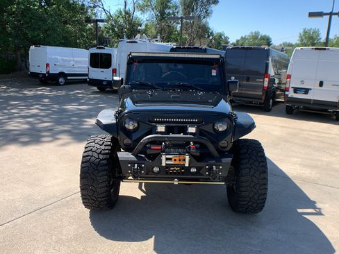 Used 2015 Jeep Wrangler Unlimited Sahara w/ Connectivity Group AWD/4WD image 8