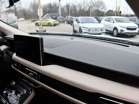 Used 2023 Lincoln Nautilus Reserve image 30